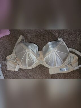 Smooth Satin Underwire Bra in Ivory — Women's Support